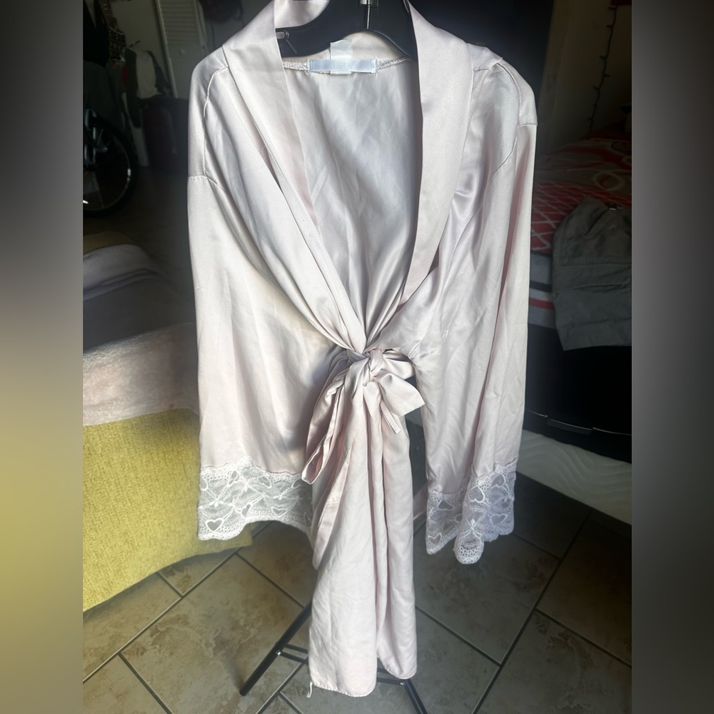 Flora  Nicroes Elegant Pink Lace Trim Robe